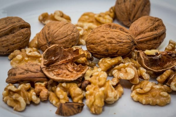 ซุปเปอร์ฟู้ด อาหารผิวสวย วอลนัท มีกรดไขมันที่มีประโยชน์นอกเหนือจากสารต้านอนุมูลอิสระ ช่วยให้ผิวนุ่มชุ่มชื่น walnuts
